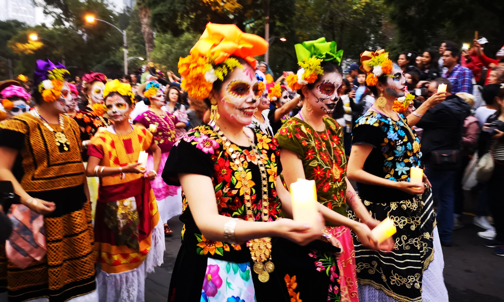A Dia de los Muertos parade